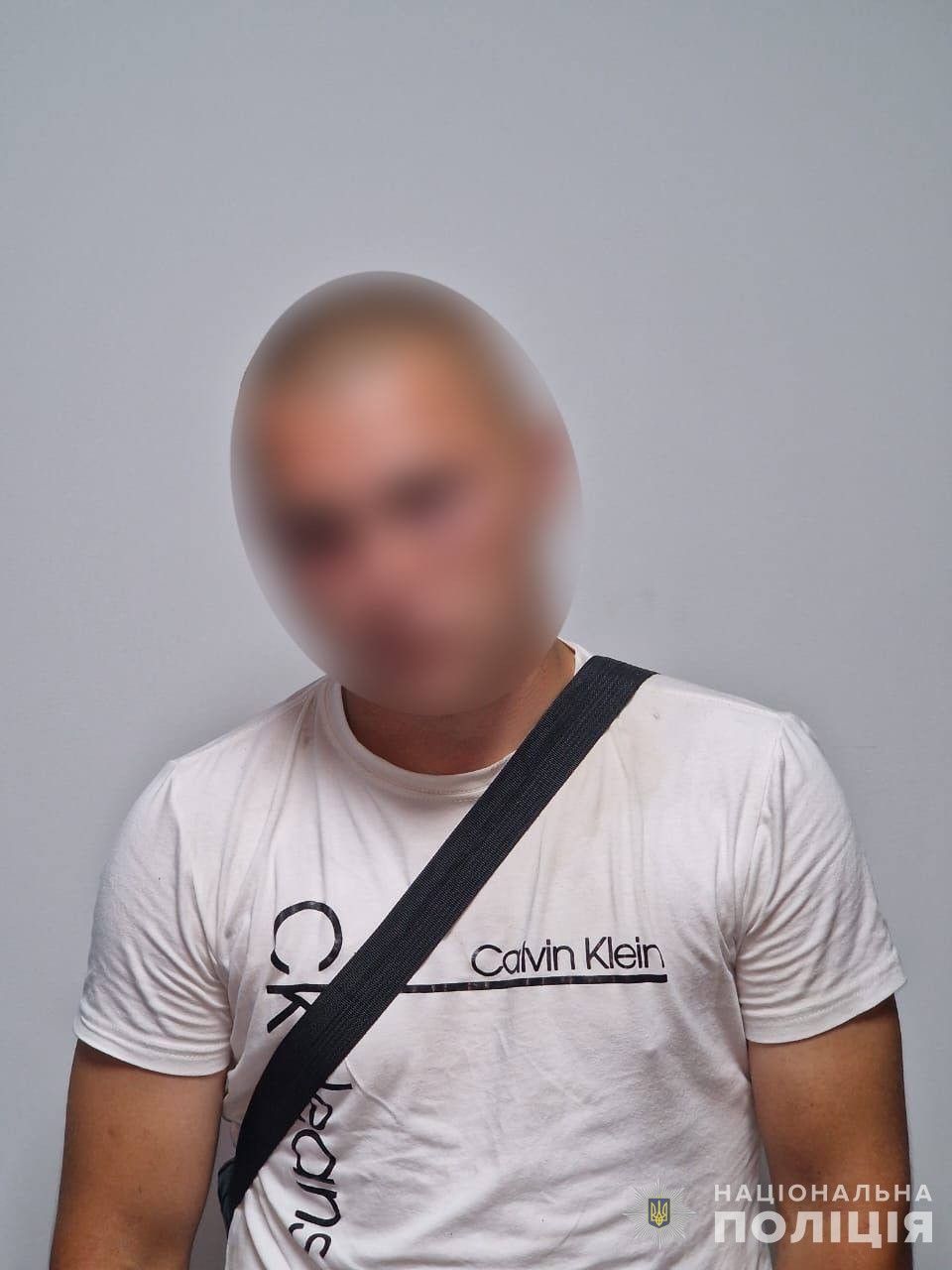 Новини Вінниці - фото з Поліцейські затримали молодика, який вкрав у знайомого ювелірні вироби та здав їх до ломбарду