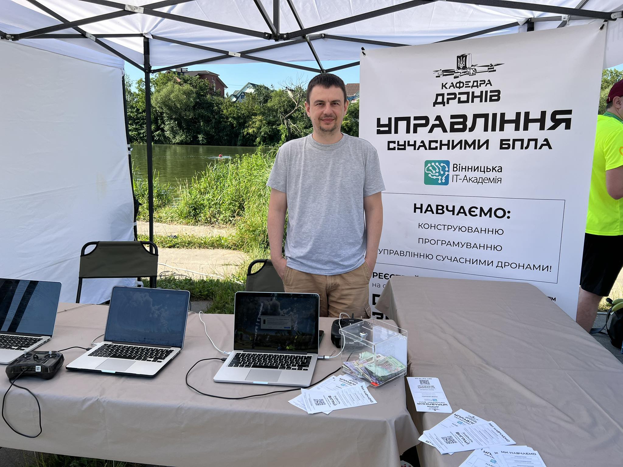 Новини Вінниці - фото з «FPV-дрони заміняють артилерію». Представники проєкту «Подільскі дрони» презентували себе на марафоні