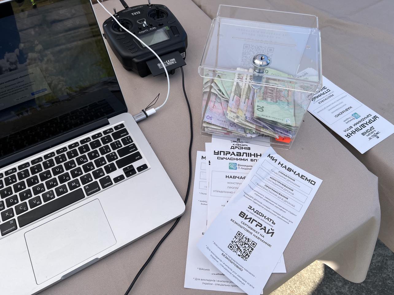 Новини Вінниці - фото з «FPV-дрони заміняють артилерію». Представники проєкту «Подільскі дрони» презентували себе на марафоні