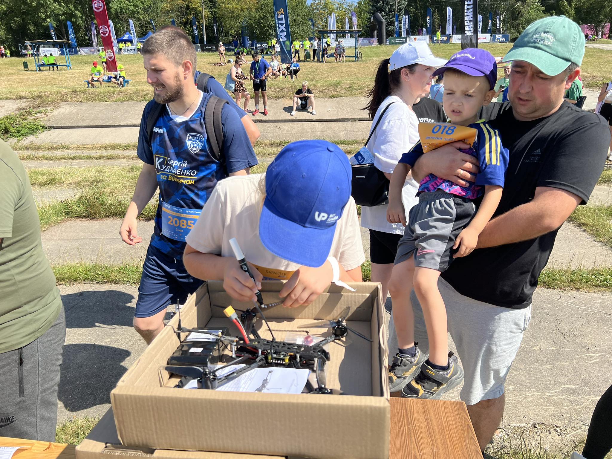 Новини Вінниці - фото з «FPV-дрони заміняють артилерію». Представники проєкту «Подільскі дрони» презентували себе на марафоні