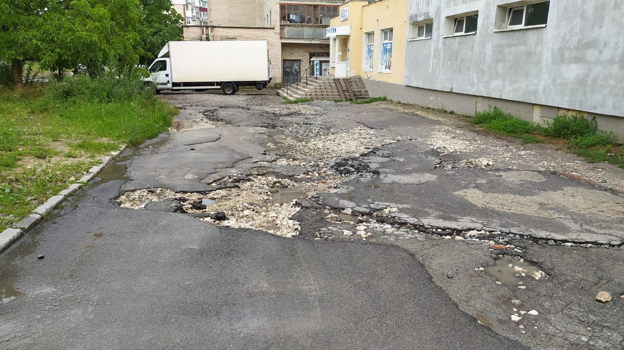 Новини Тернополя - фото з Вода стікає з кількох мікрорайонів: жителі Галицької роками чекають на облаштування дощової каналізації