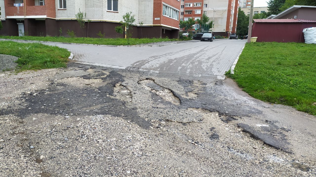 Новини Тернополя - фото з Вода стікає з кількох мікрорайонів: жителі Галицької роками чекають на облаштування дощової каналізації