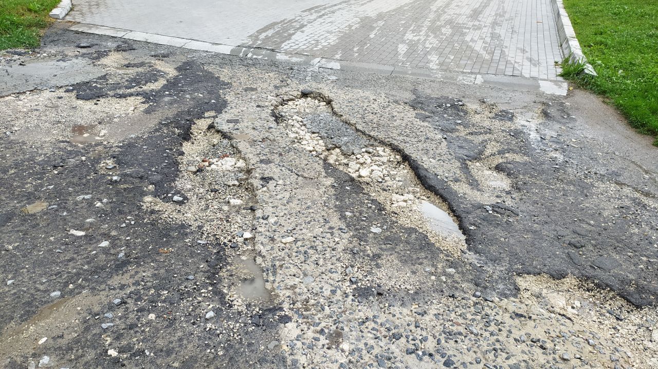 Новини Тернополя - фото з Вода стікає з кількох мікрорайонів: жителі Галицької роками чекають на облаштування дощової каналізації