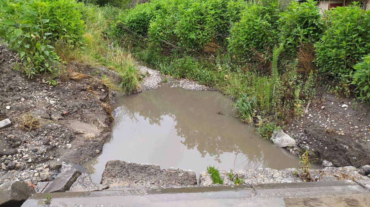 Новини Тернополя - фото з Вода стікає з кількох мікрорайонів: жителі Галицької роками чекають на облаштування дощової каналізації