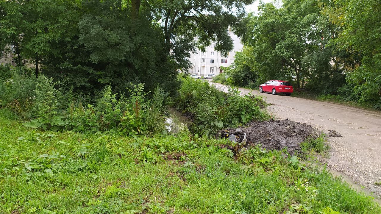 Новини Тернополя - фото з Вода стікає з кількох мікрорайонів: жителі Галицької роками чекають на облаштування дощової каналізації