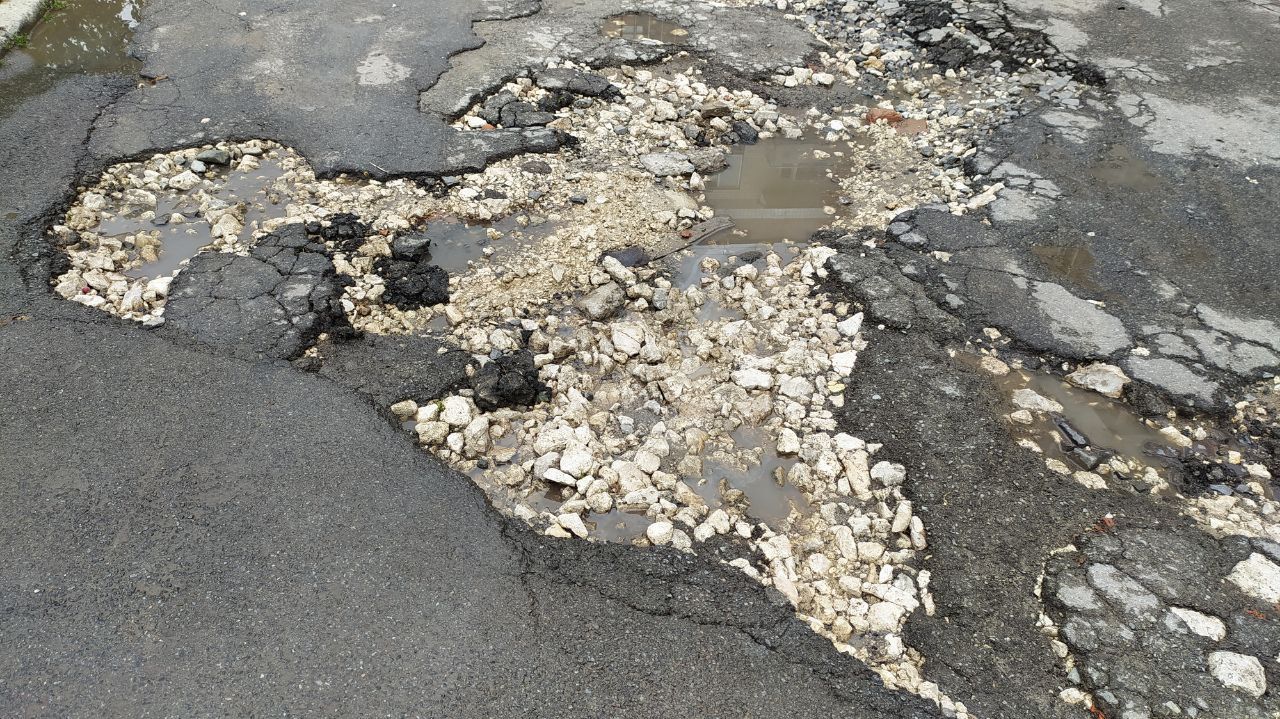 Новини Тернополя - фото з Вода стікає з кількох мікрорайонів: жителі Галицької роками чекають на облаштування дощової каналізації