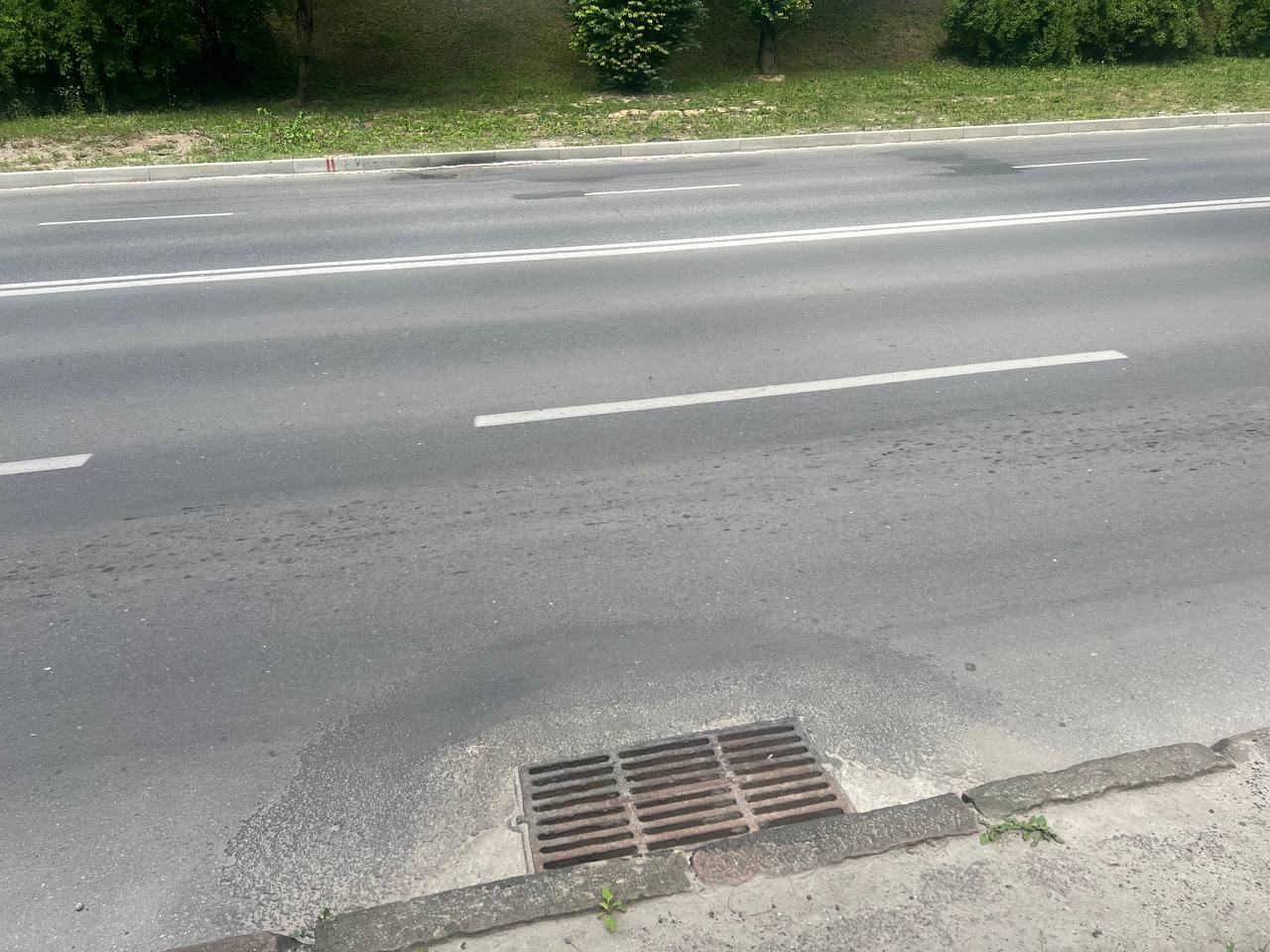 Новини Тернополя - фото з Понад 40 дощоприймачів журналісти нарахували на проспекті Злуки. Чому ж затоплює ділянку біля «Універсаму»?