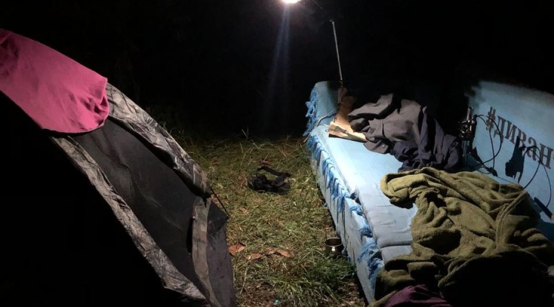 Новини Тернополя - фото з Синій диван на колесах вже у Києві: винахідних із Заліщиків проїхав через пів країни задля ЗСУ