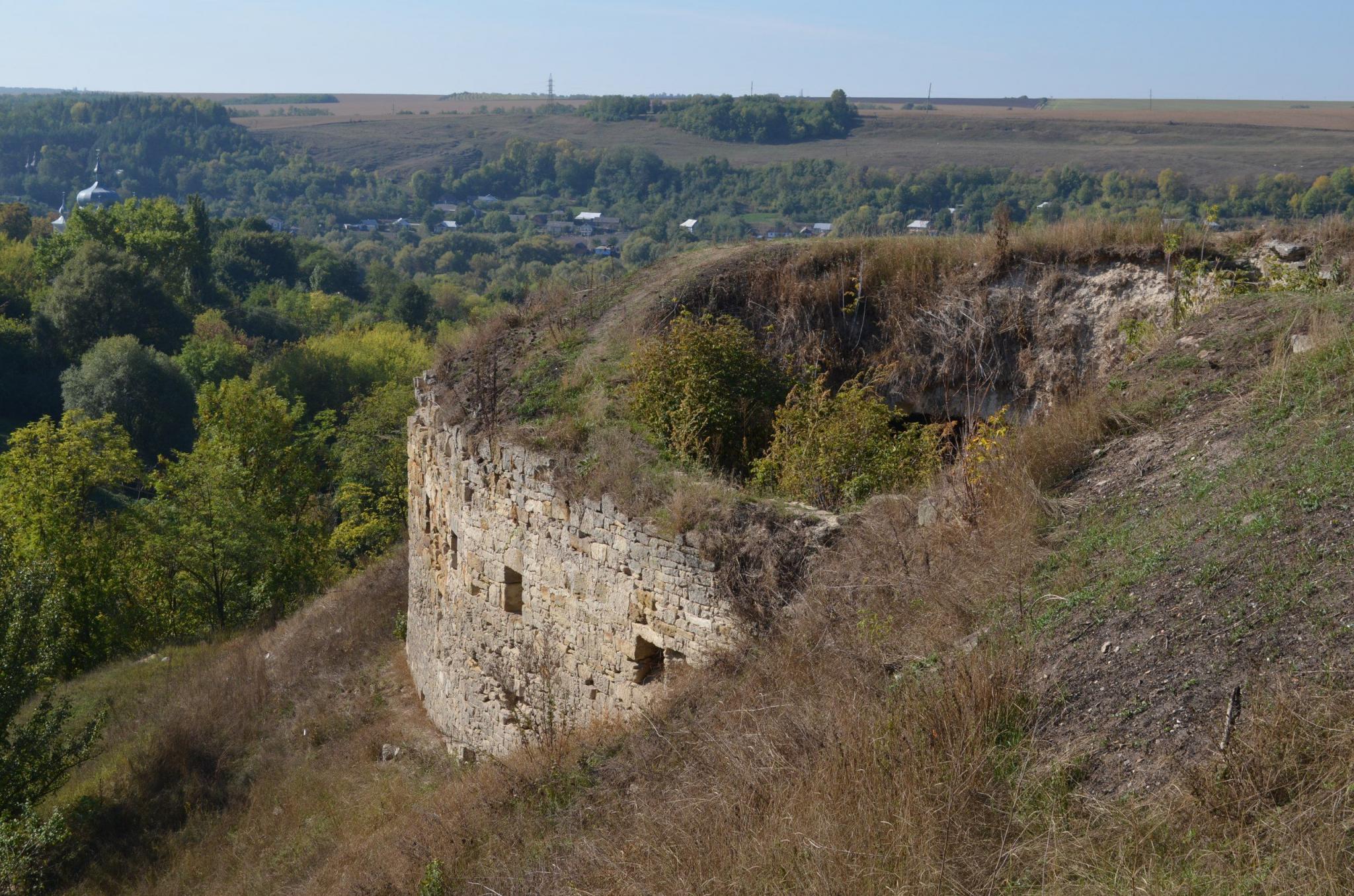 Новини Хмельницького - фото з Куди поїхати на вихідні в Хмельницькому районі: підбірка локацій Незнана Хмельниччина": руїни Зіньківської фортеці і храм, якому понад 500  років : 27:08:2017 - vsim.ua