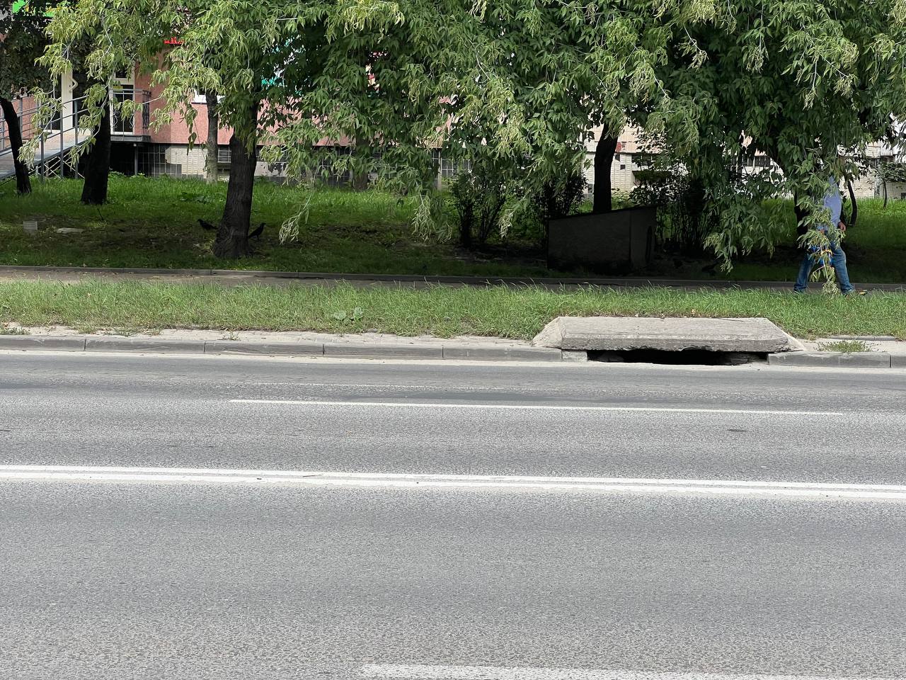 Новини Тернополя - фото з Понад 40 дощоприймачів журналісти нарахували на проспекті Злуки. Чому ж затоплює ділянку біля «Універсаму»?