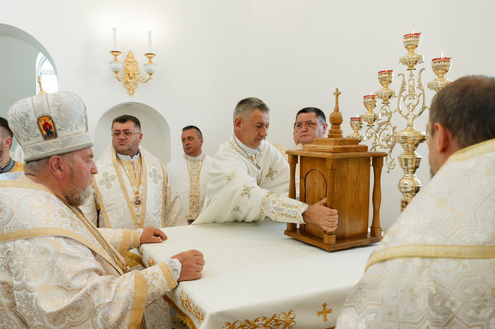 Новини Тернополя - фото з У селі неподалік Тернополя освятили новозбудований храм на честь священомученика Омеляна Ковча fr 04