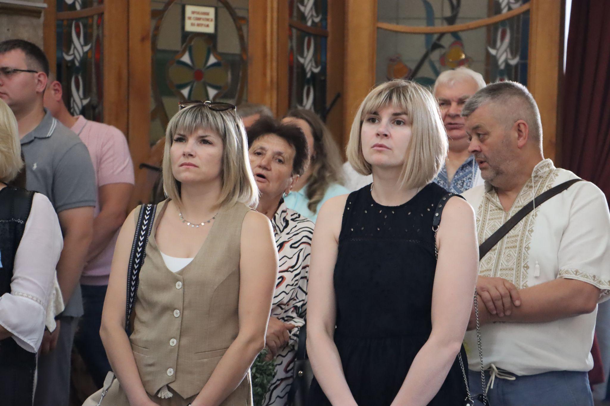 Новини Тернополя - фото з Тернополяни освячують віночки на свято Божого Тіла: Фото дня