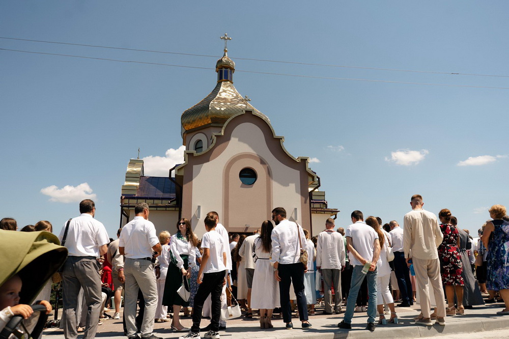 Новини Тернополя - фото з У селі неподалік Тернополя освятили новозбудований храм на честь священомученика Омеляна Ковча
