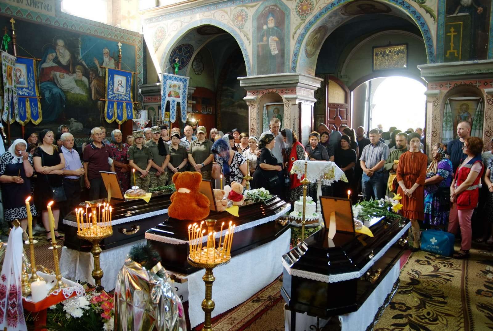 Новини Хмельницького - фото з «Перед трагедією виповнилось 6». Що відомо про сім’ю, яка загинула в ДТП на Рівненщині