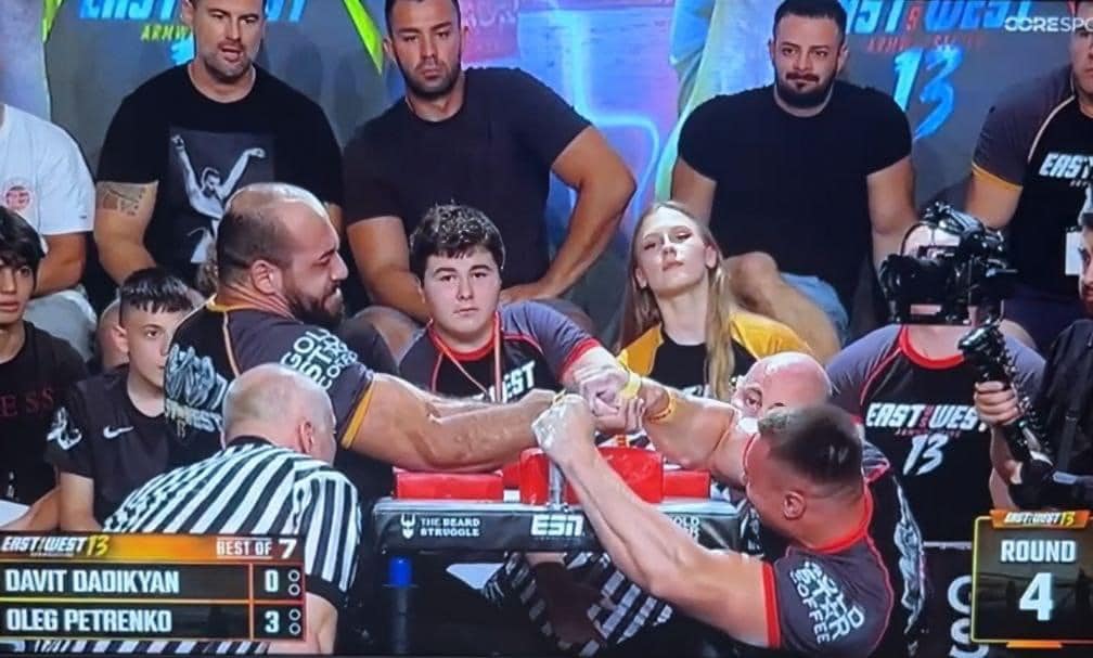 Новини Тернополя - фото з Тернополянин Олег Петренко став чемпіоном світу з армрестлінгу На зображенні може бути: 6 людей та текст