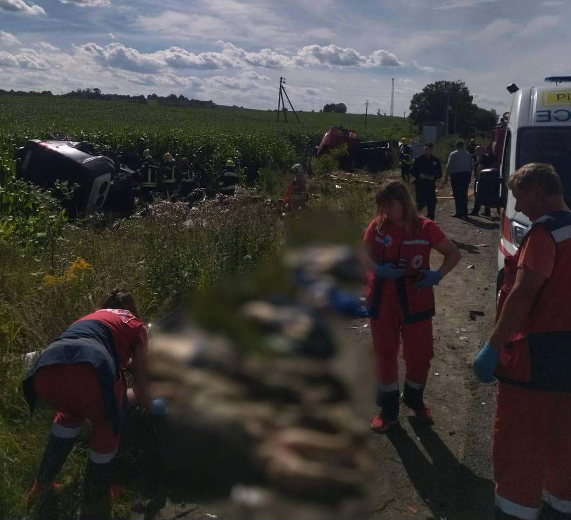 Новини Хмельницького - фото з «Перед трагедією виповнилось 6». Що відомо про сім’ю, яка загинула в ДТП на Рівненщині