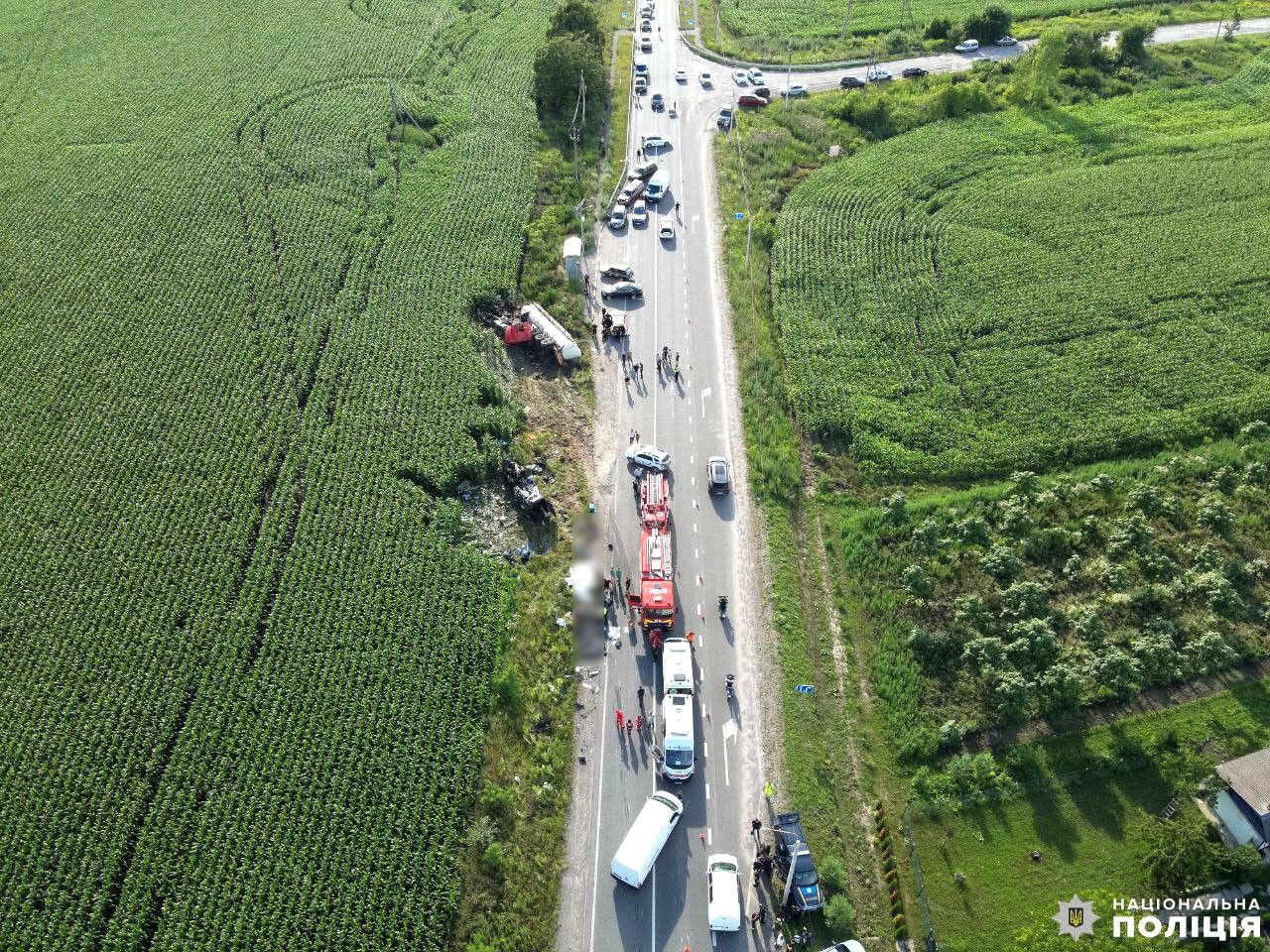 Новини Хмельницького - фото з «Перед трагедією виповнилось 6». Що відомо про сім’ю, яка загинула в ДТП на Рівненщині