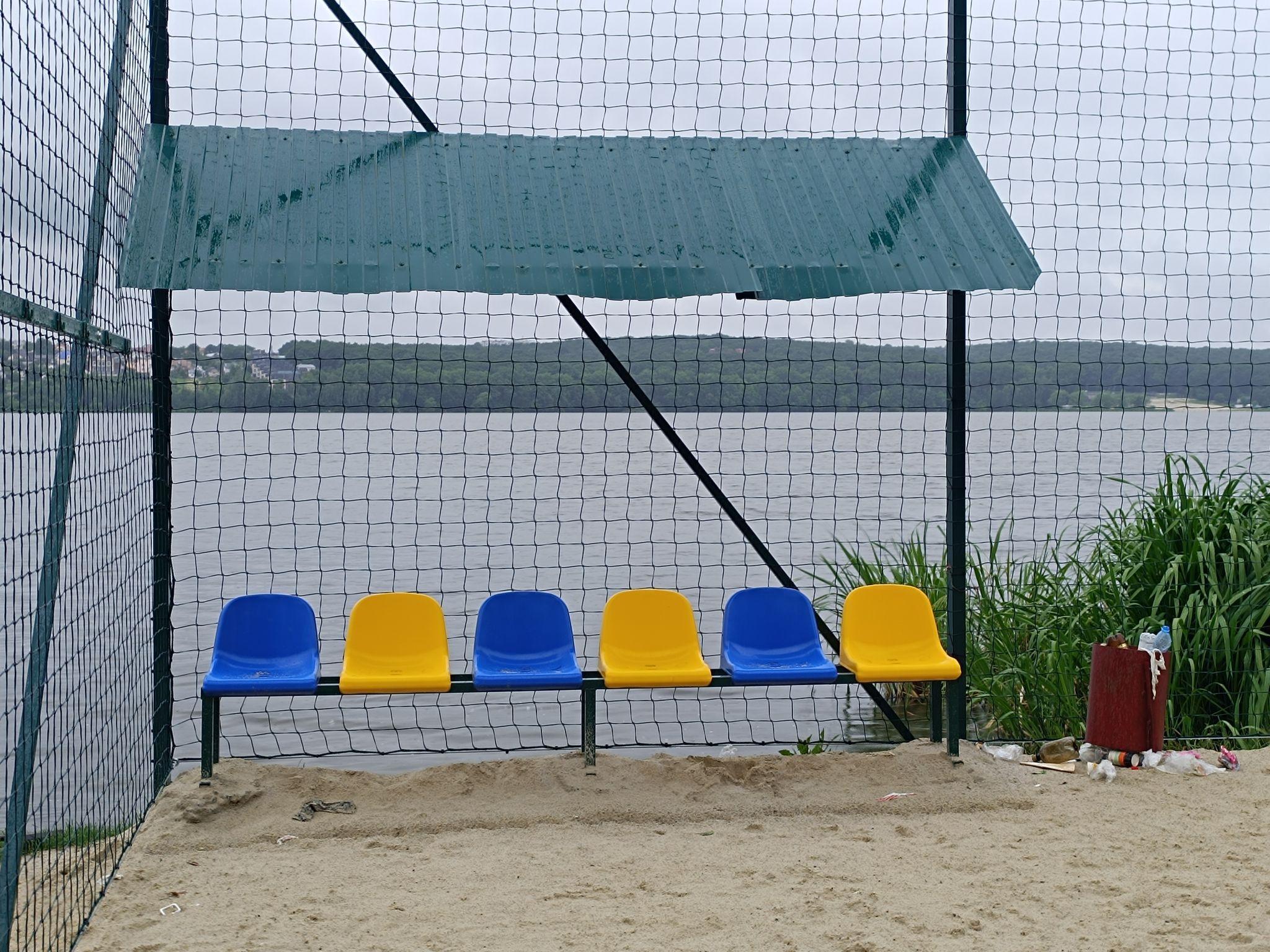 Новини Тернополя - фото з На Циганці відремонтували волейбольний майданчик. Скільки грошей витратили та що змінилося