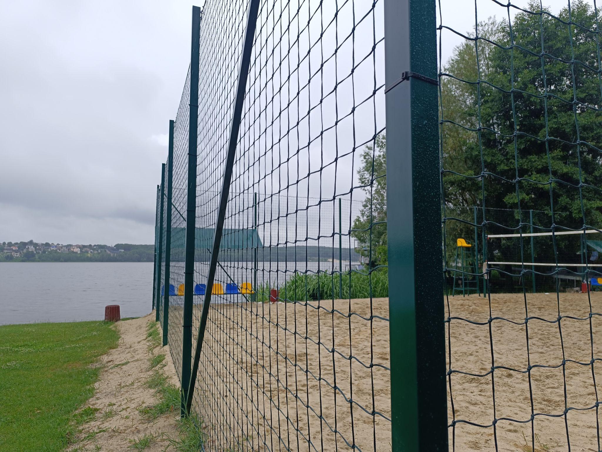 Новини Тернополя - фото з На Циганці відремонтували волейбольний майданчик. Скільки грошей витратили та що змінилося