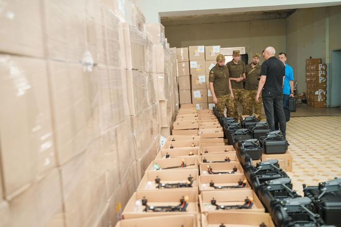Новини Вінниці - фото з Громада передала «Червоній калині» 20 дронів, 400 FPV-систем та 50 тисяч сухих душів