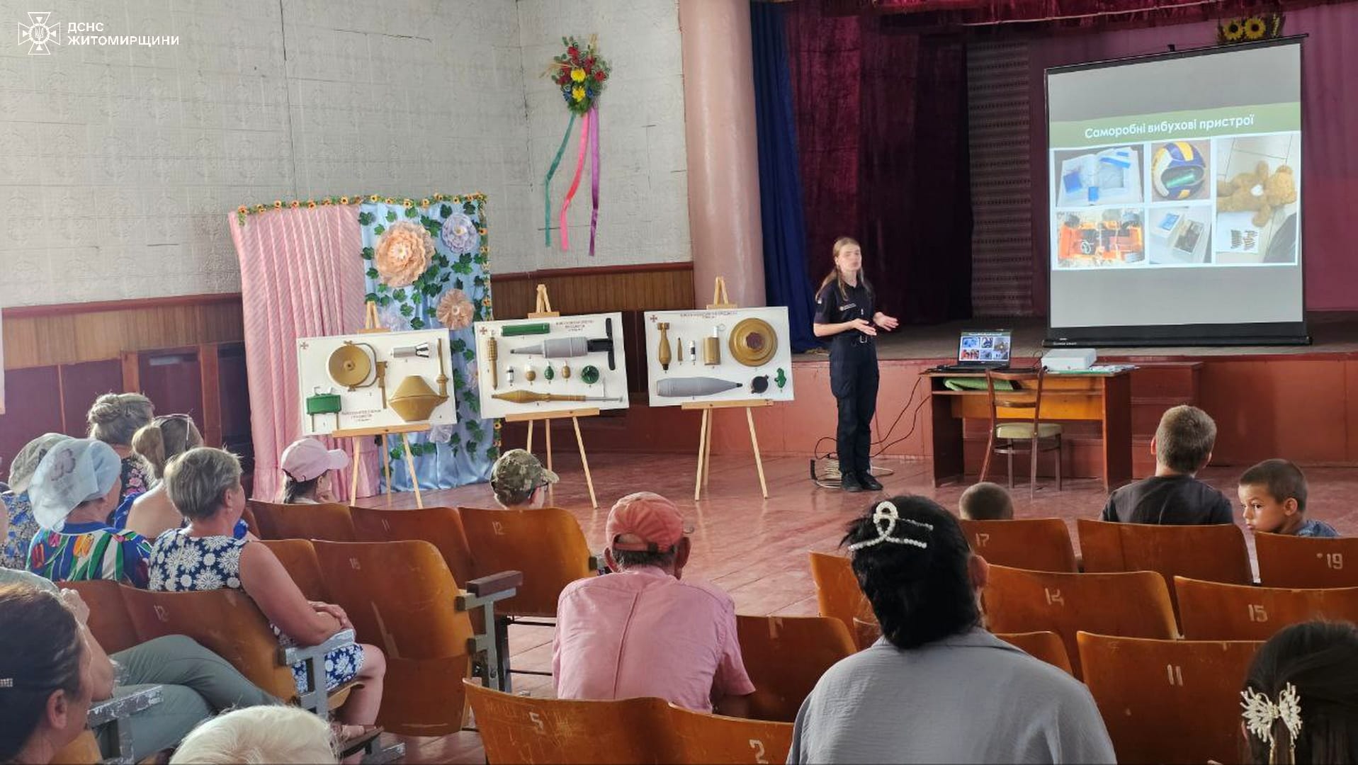 Новини Житомира - фото з Мобільний клас з мінної безпеки, курсуючи населеними пунктами, продовжує навчати безпеці місцеве населення