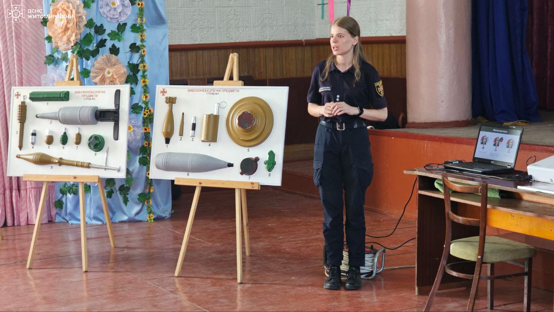 Новини Житомира - фото з Мобільний клас з мінної безпеки, курсуючи населеними пунктами, продовжує навчати безпеці місцеве населення