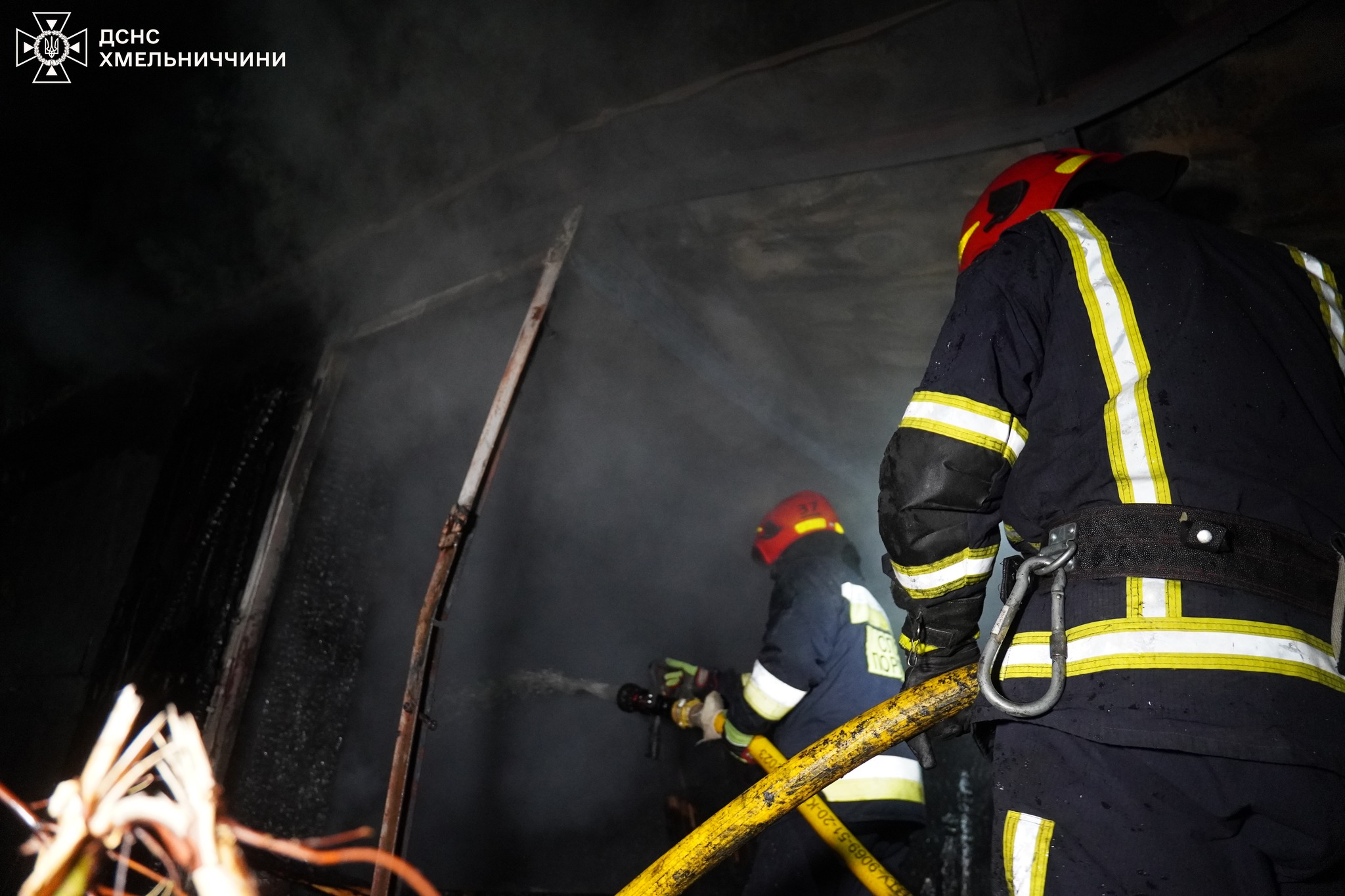 Новини Хмельницького - фото з Нічна пожежа у Хмельницькому: рятувальники приборкували вогонь на Зарічанській