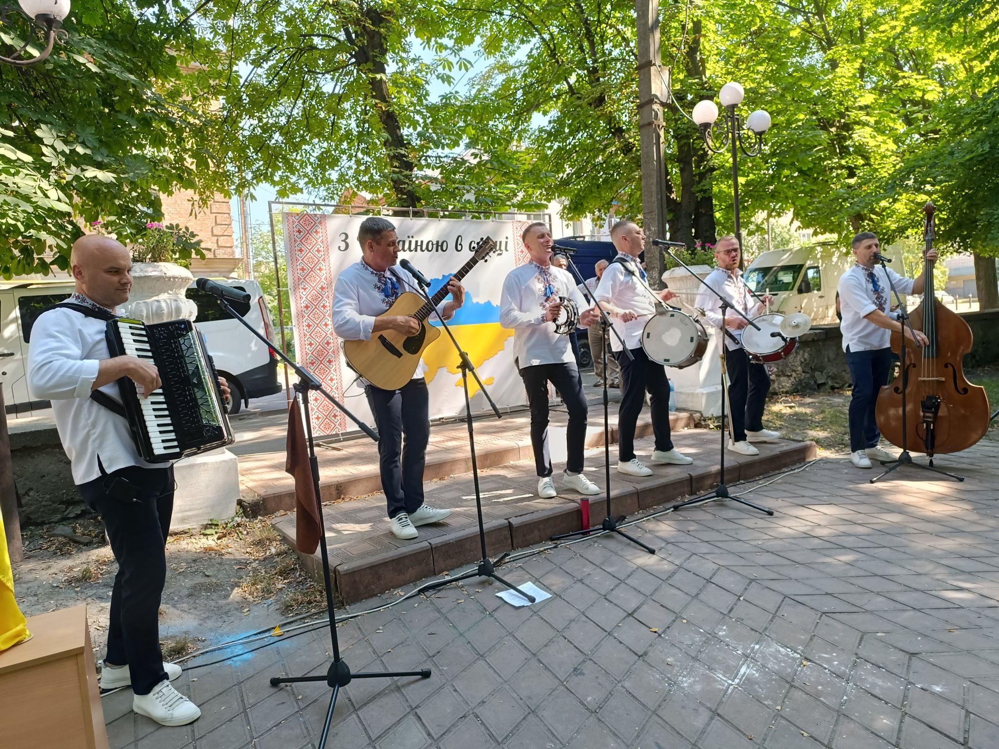 Новини Козятина - фото з Козятину 150: Співали «Жовто-блакитне серце»