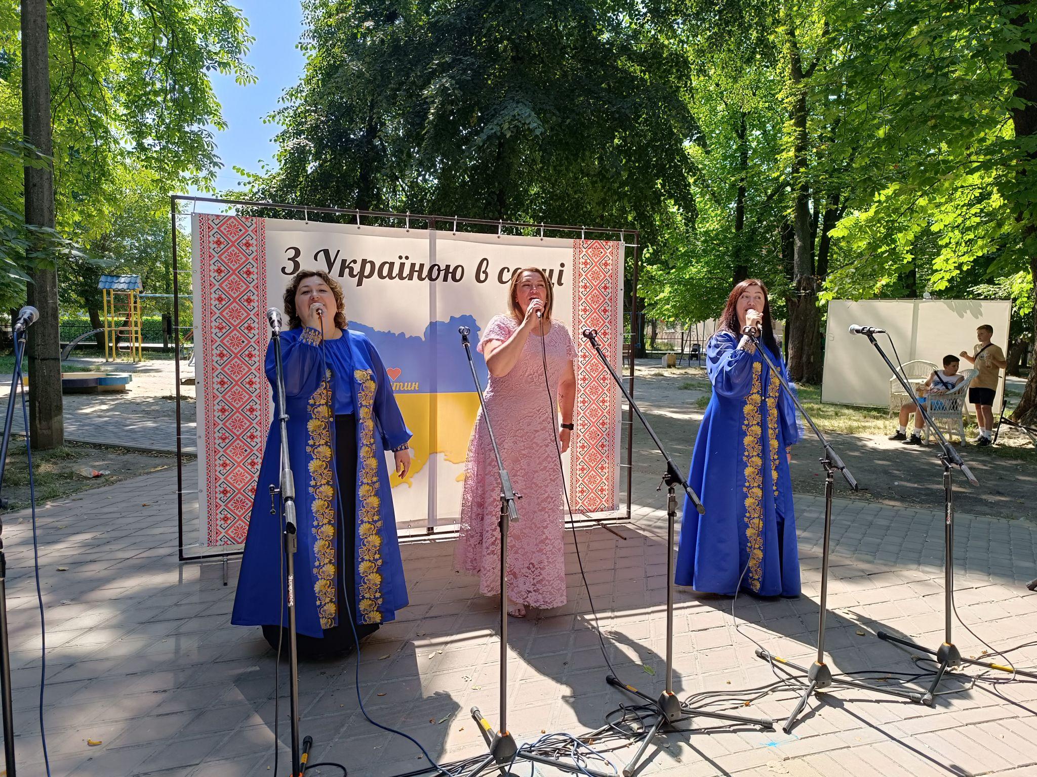 Новини Козятина - фото з Козятину 150: Співали «Жовто-блакитне серце»