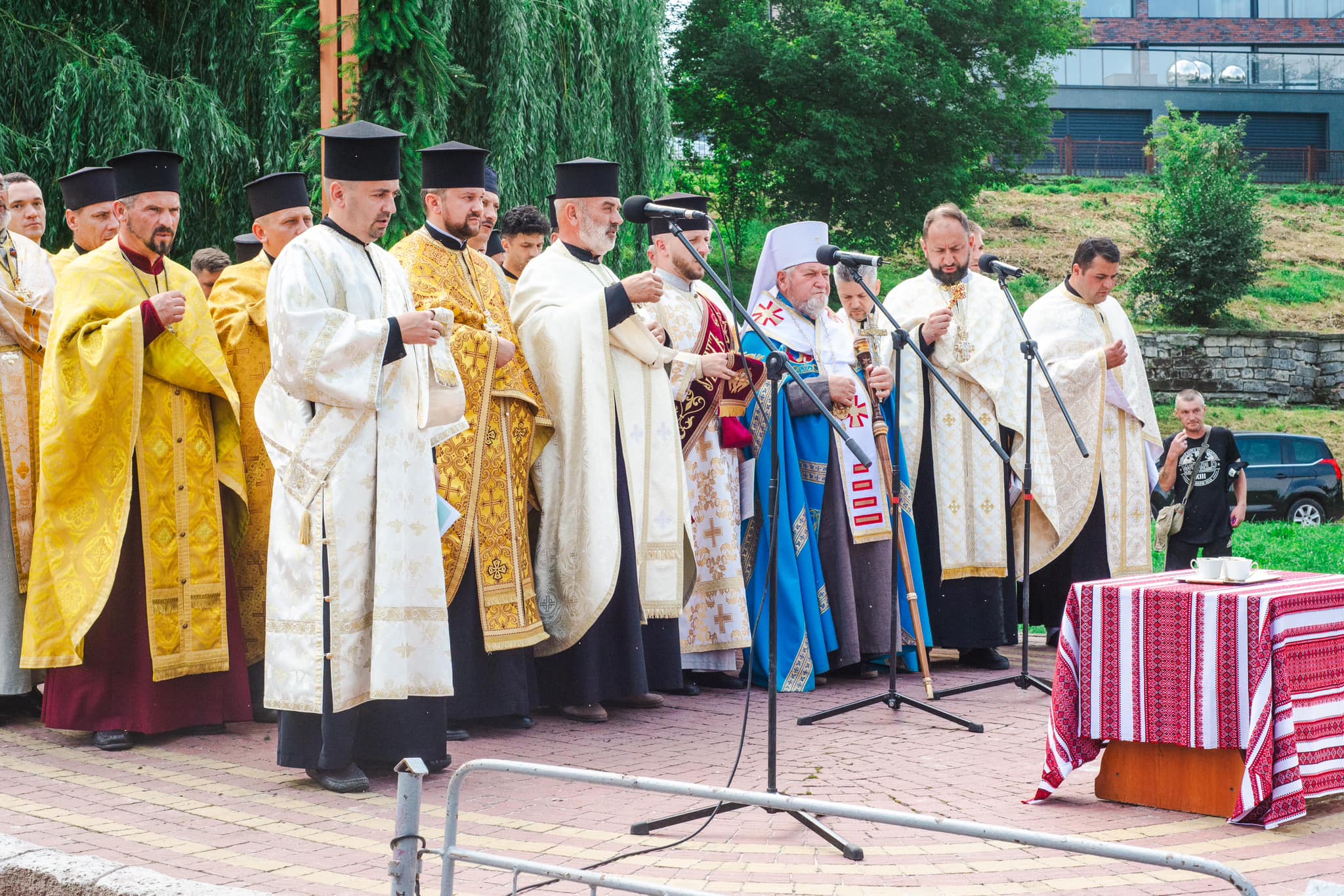 На зображенні може бути: 11 людей та текст
