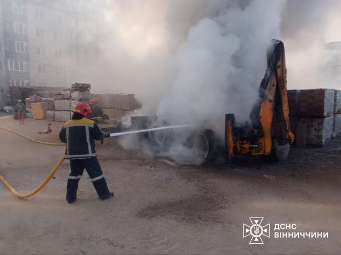 Новини Вінниці - фото з На будівництві у Стрижавці палав трактор