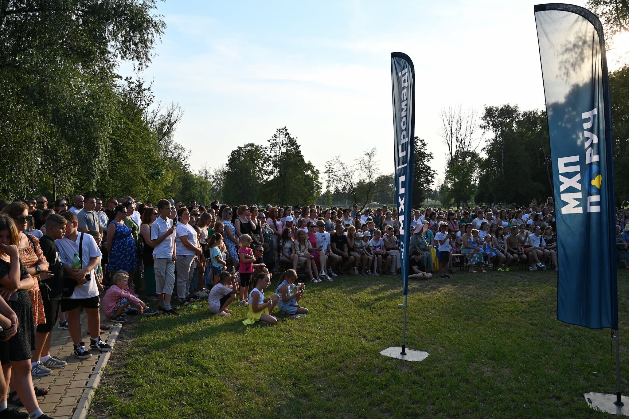 Новини Тернополя - фото з У Ланівцях відзначають День міста за новою датою На зображенні може бути: 1 особа, натовп та текст