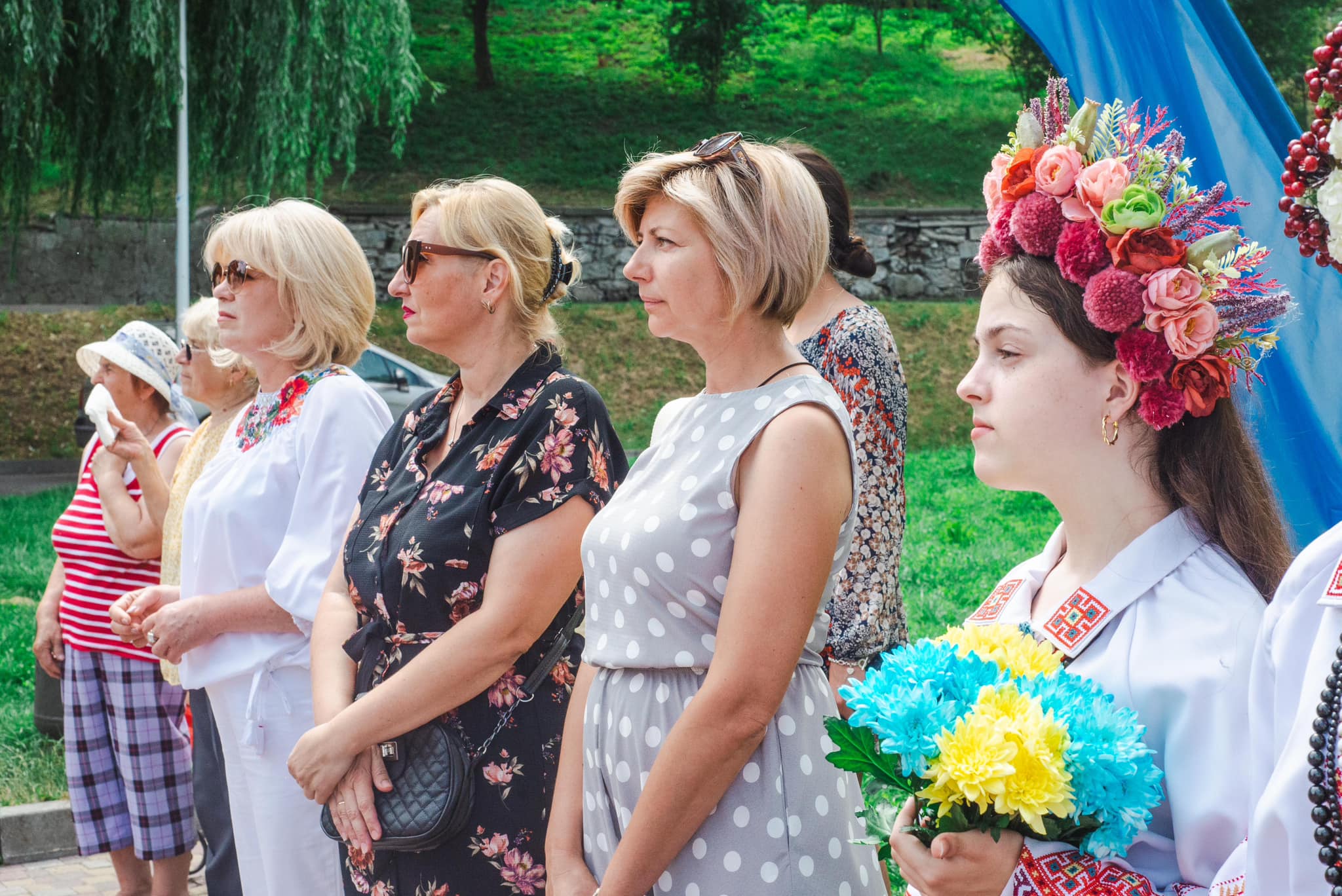 На зображенні може бути: 5 людей