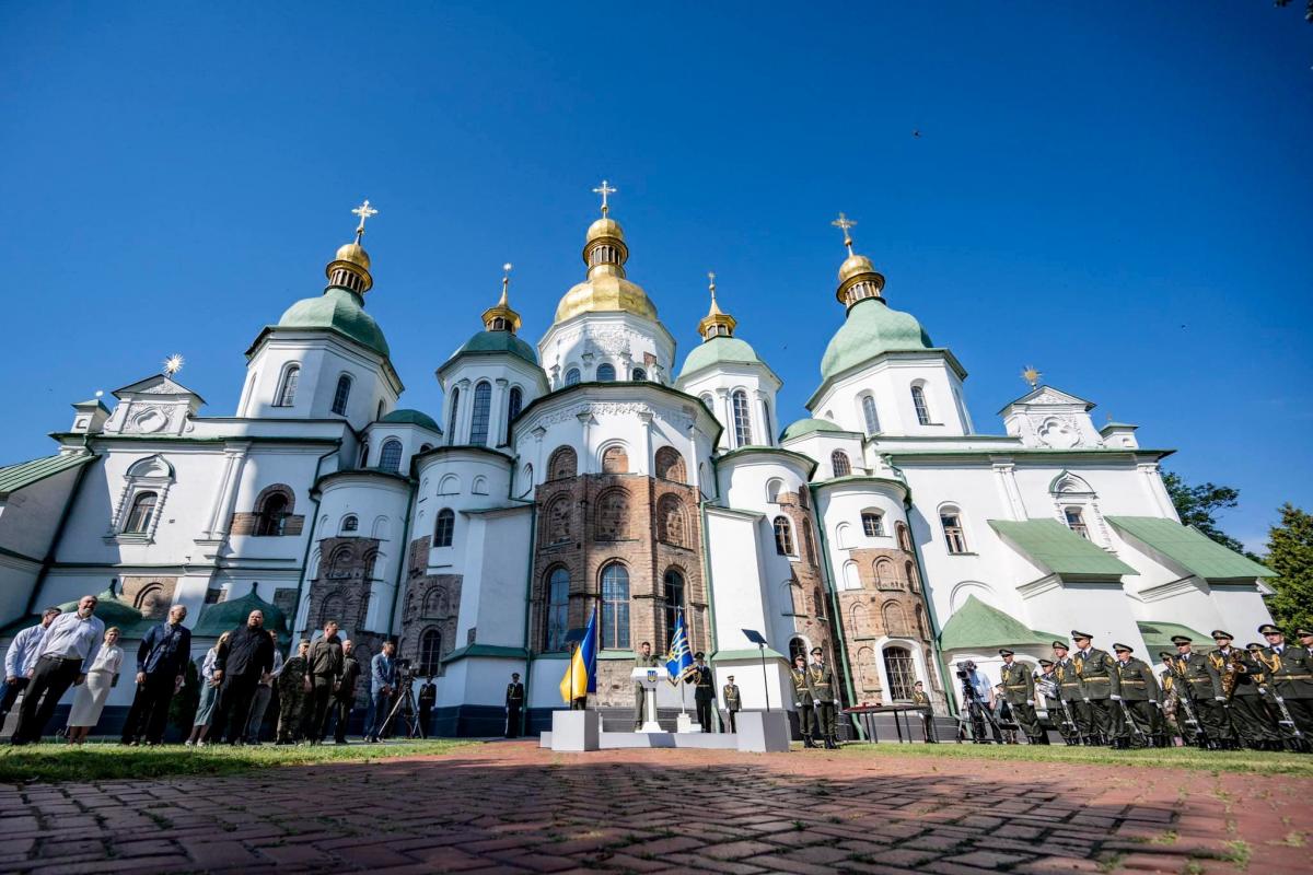Новини Вінниці - фото з Донька загиблого прикордонника з Вінниччини отримала паспорт від президента