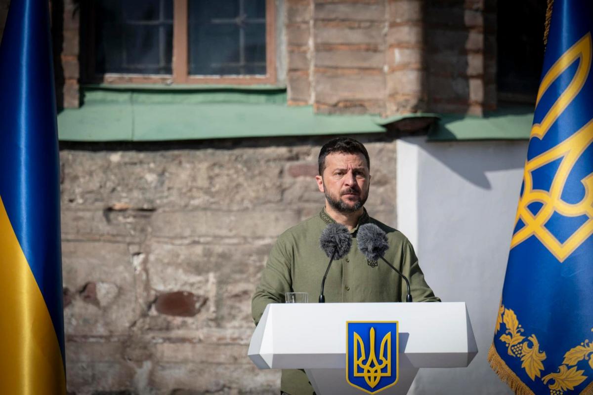 Новини Вінниці - фото з Донька загиблого прикордонника з Вінниччини отримала паспорт від президента