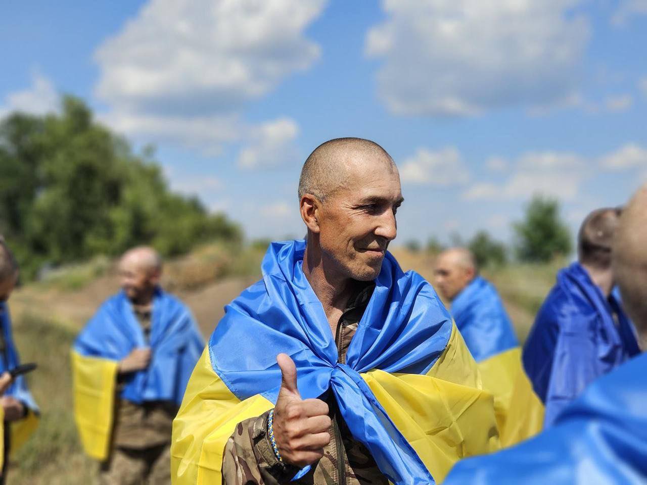 Новини Тернополя - фото з Наші вдома: Україна повернула з російського полону 95 захисників На зображенні може бути: 4 людини