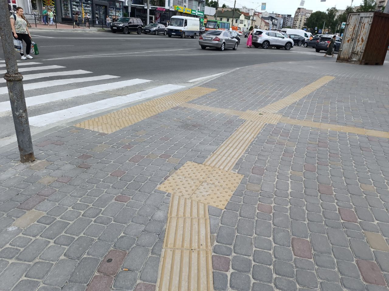 Новини Тернополя - фото з Біля автовокзалу знизили висоту бордюру на переходах: скільки коштів витратили