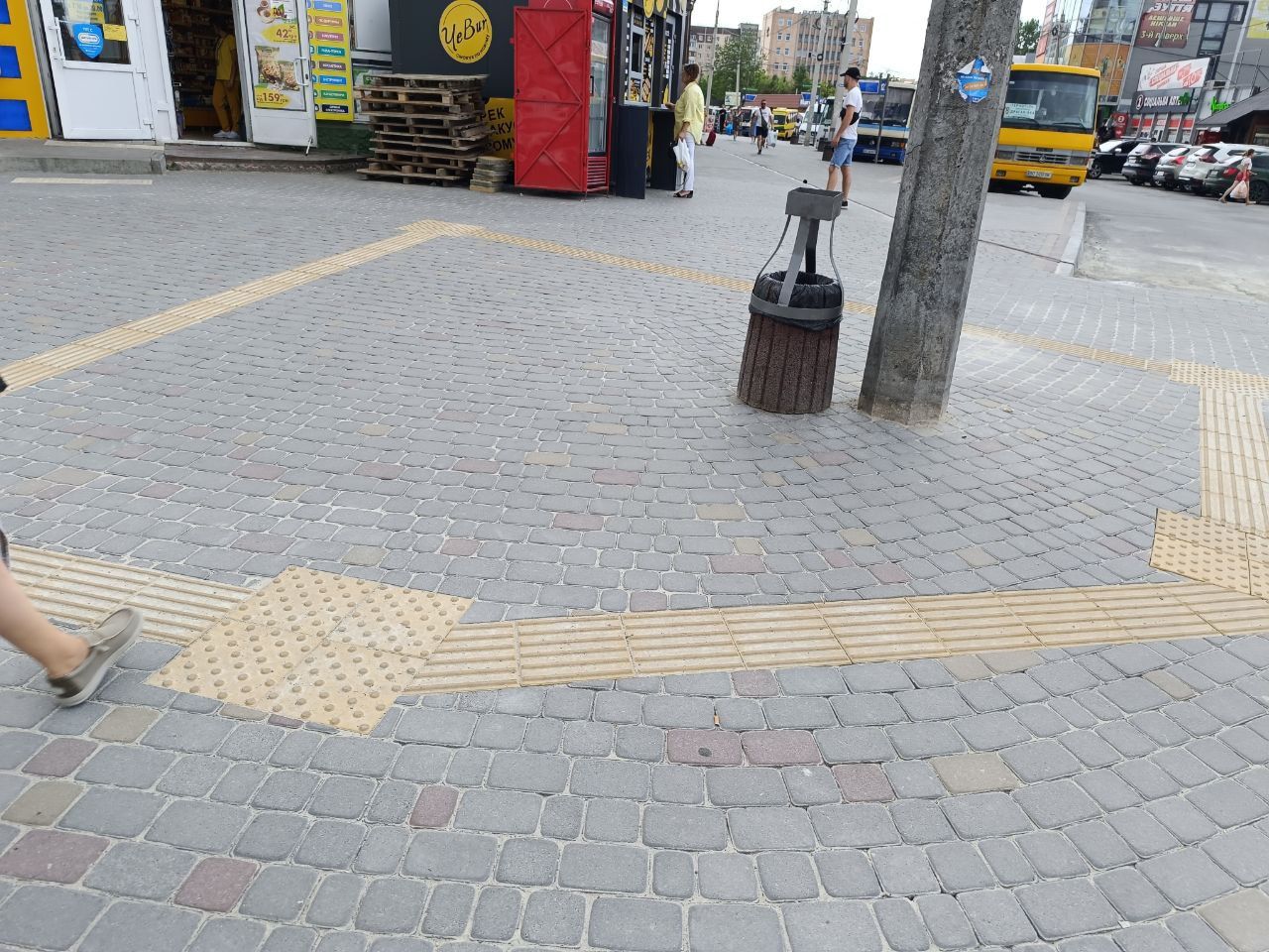 Новини Тернополя - фото з Біля автовокзалу знизили висоту бордюру на переходах: скільки коштів витратили