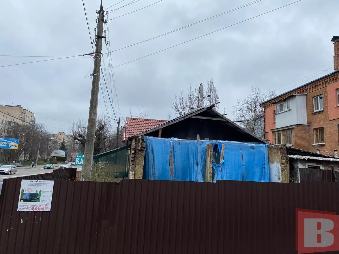 Новини Хмельницького - фото з Знесли напівзруйнований будинок на Шевченка, через який роками конфліктували власники