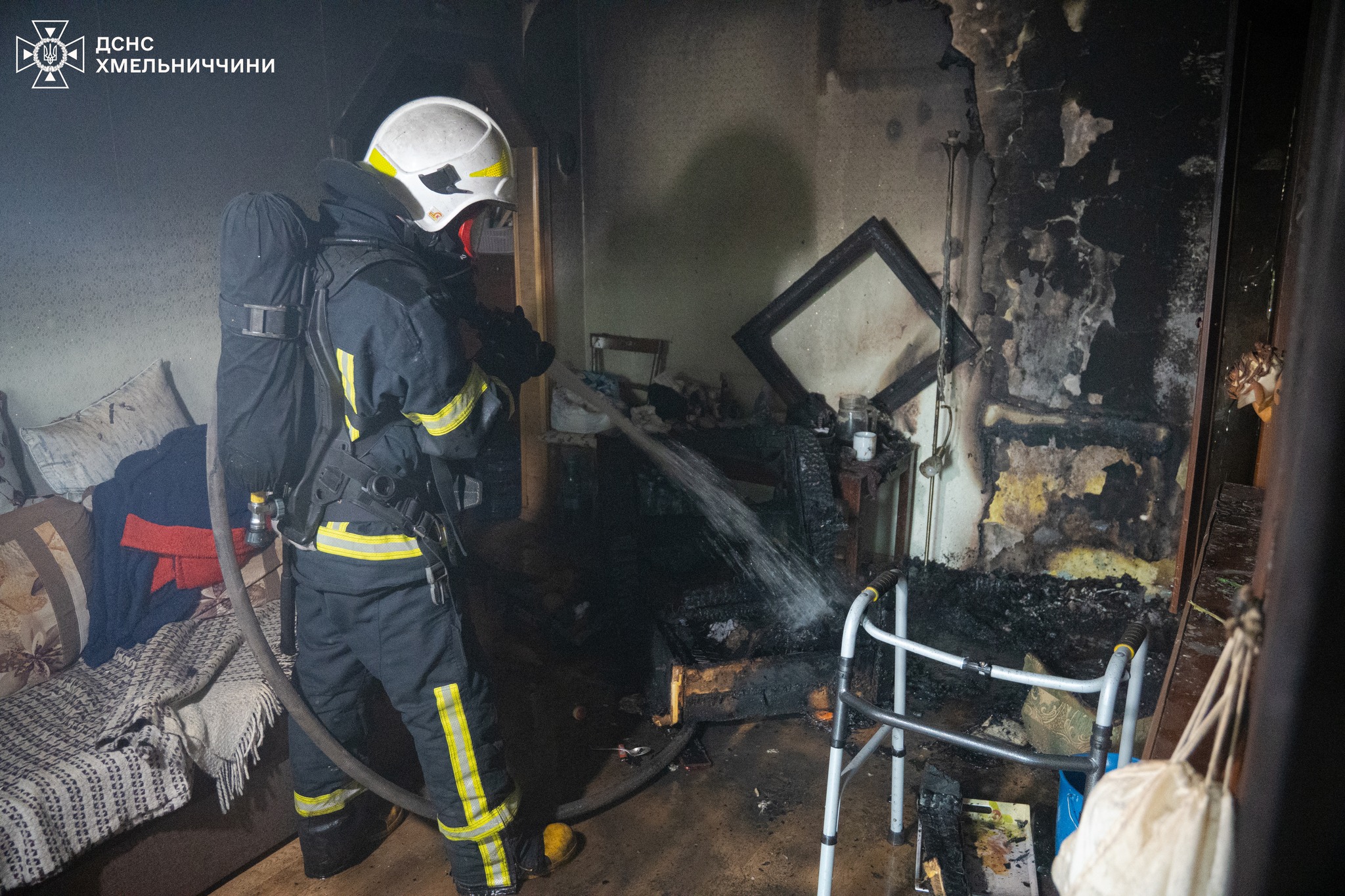 Новини Хмельницького - фото з У Хмельницькому горіла квартира. З полум’я врятували чоловіка і кота