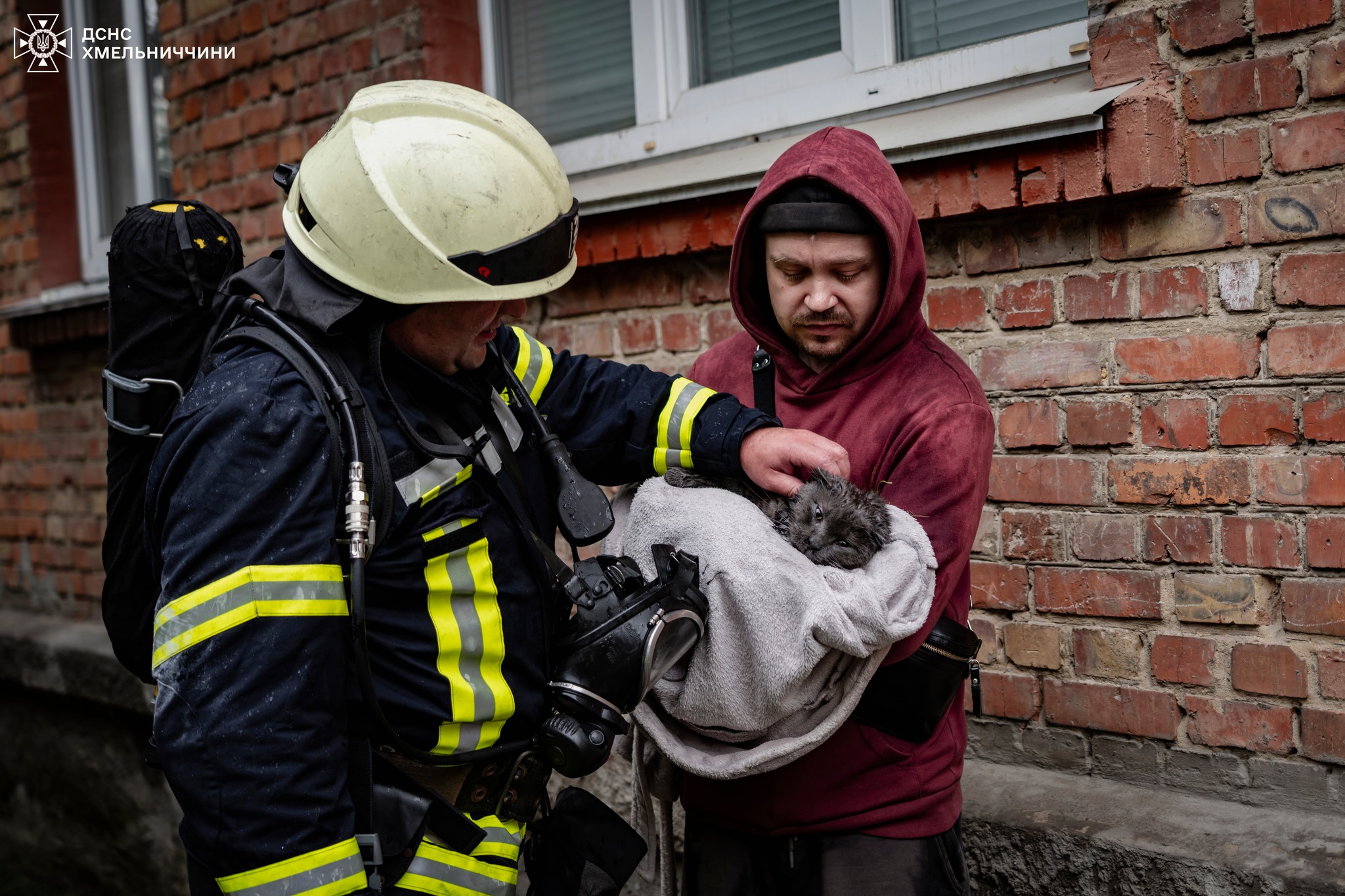 Новини Хмельницького - фото з У Хмельницькому горіла квартира. З полум’я врятували чоловіка і кота