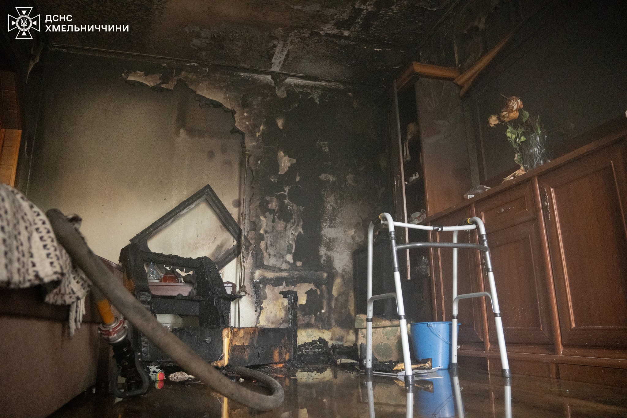 Новини Хмельницького - фото з У Хмельницькому горіла квартира. З полум’я врятували чоловіка і кота