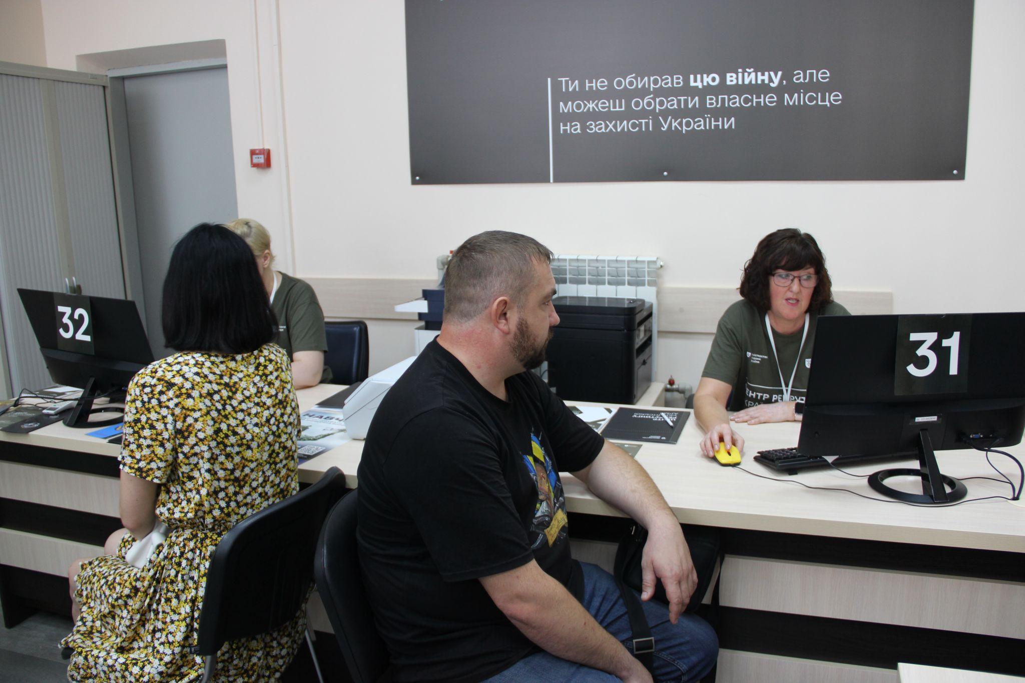 Новини Хмельницького - фото з «Тут не роздають повістки»: у Хмельницькому відкрили рекрутинговий центр