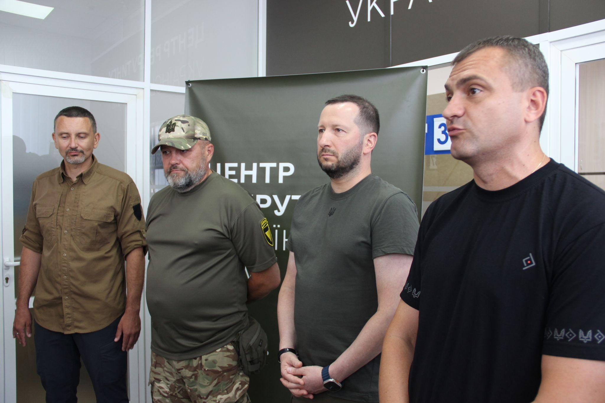 Новини Хмельницького - фото з «Тут не роздають повістки»: у Хмельницькому відкрили рекрутинговий центр