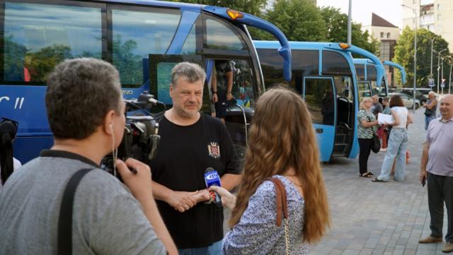 Новини Житомира - фото з Майже 100 дітей ДБСТ вирушили на відпочинок до оздоровчого центру «Артек-Буковель». ВІДЕО