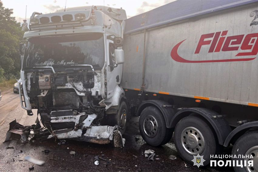 Новини Хмельницького - фото з На Хмельниччині у смертельній ДТП зіткнулась вантажівка та легкове авто