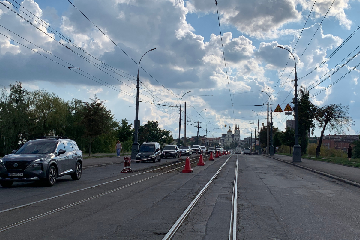 Новини Вінниці - фото з Капітальний ремонт трамвайних колій: роботи ведуться на ділянці біля Центрального мосту