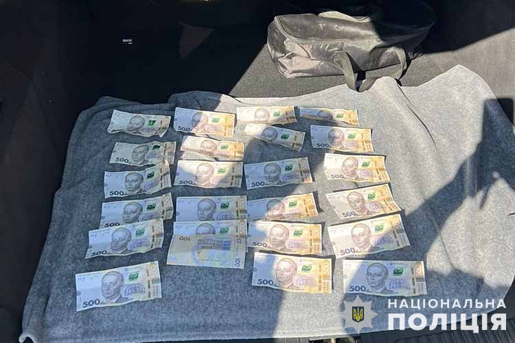 поліцейські викрили тернополянина в отриманні неправомірної вигоди