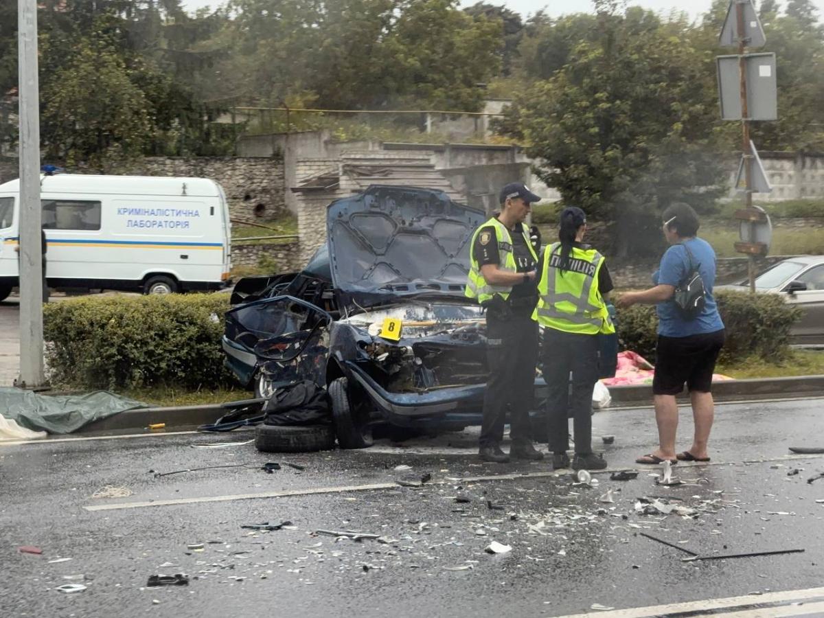 Новини Тернополя - фото з ДТП на Будного: у ВАЗ були дві закохані пари. Хлопець і дівчина загинули