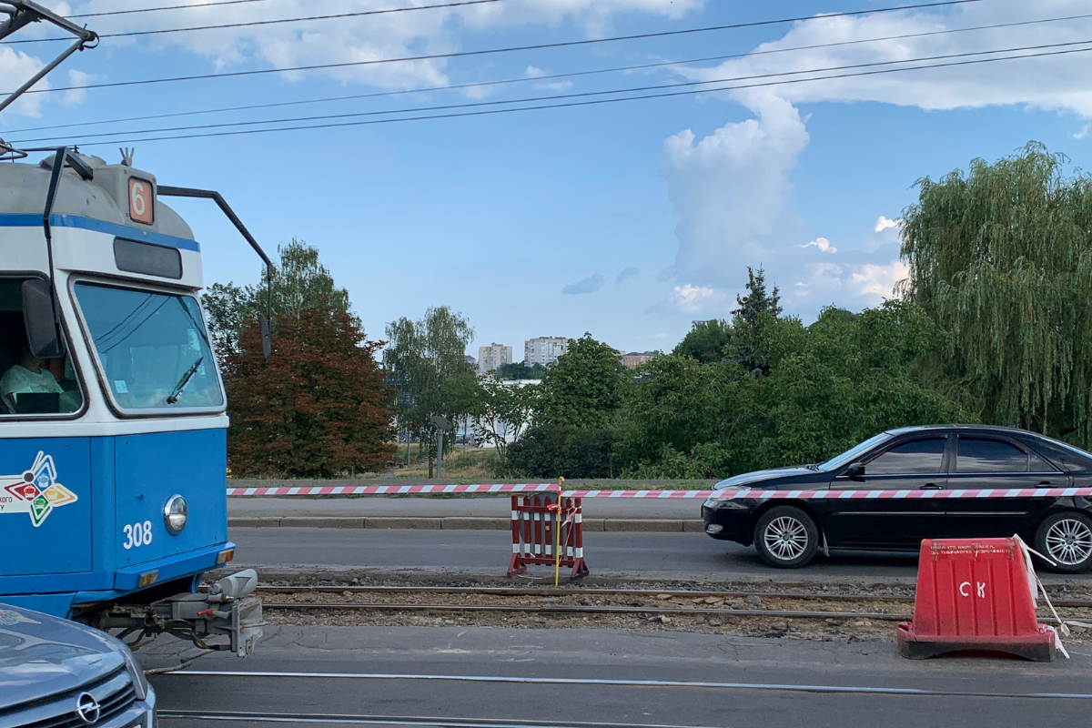 Новини Вінниці - фото з Капітальний ремонт трамвайних колій: роботи ведуться на ділянці біля Центрального мосту